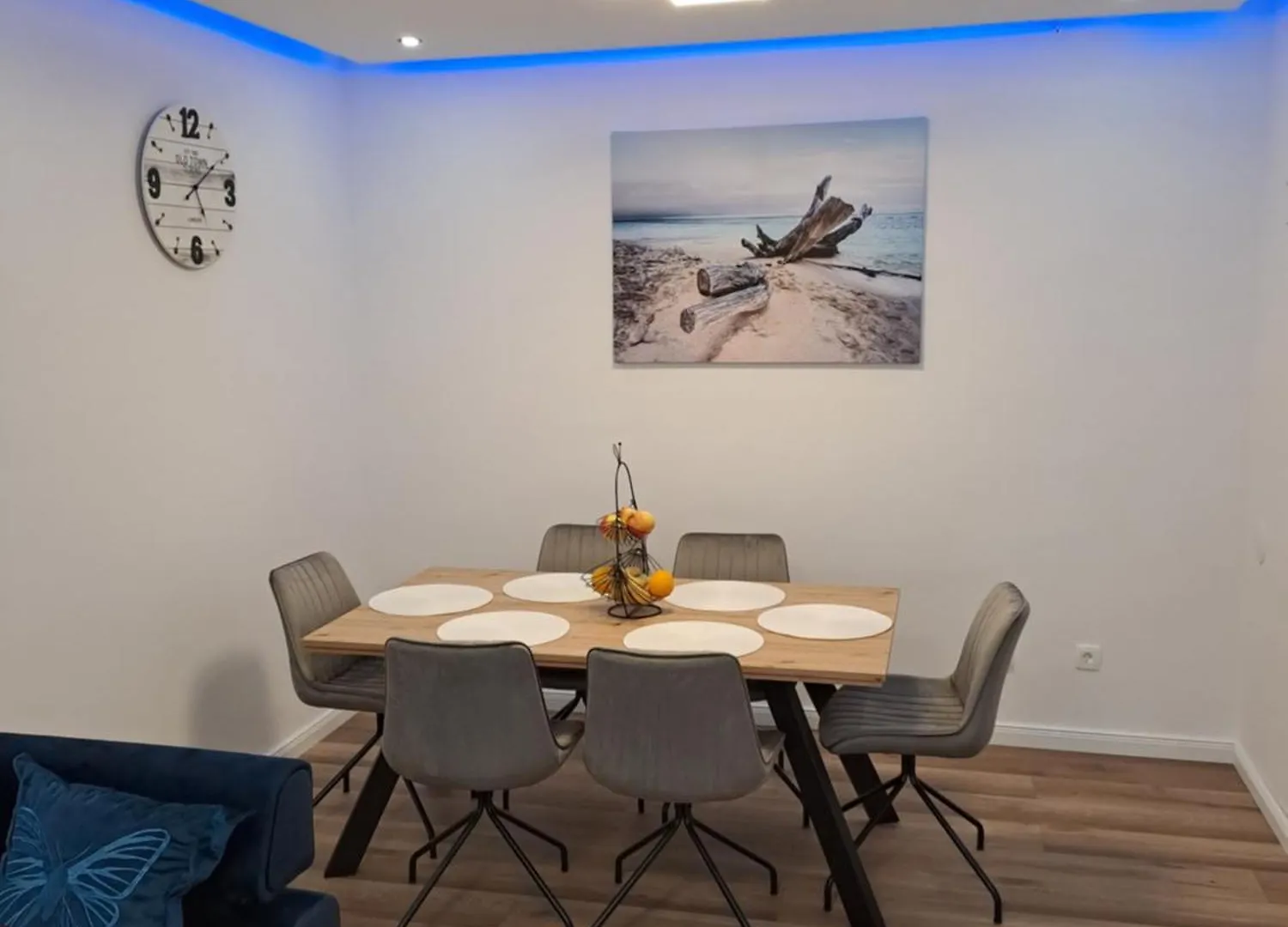 Sunny Moon Apartment Split