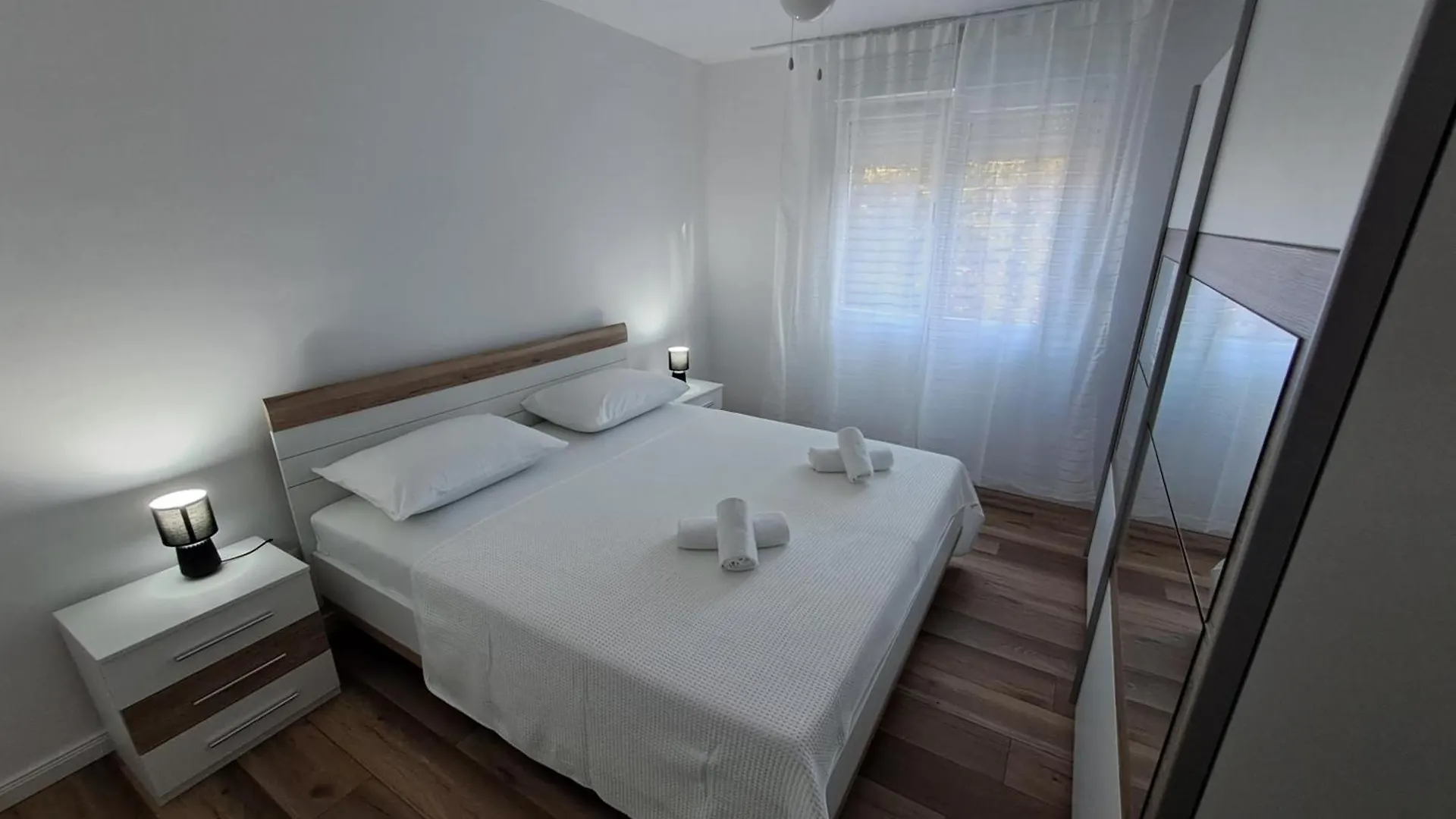 Sunny Moon Apartment Split